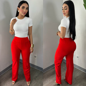Mónica  Red Pants